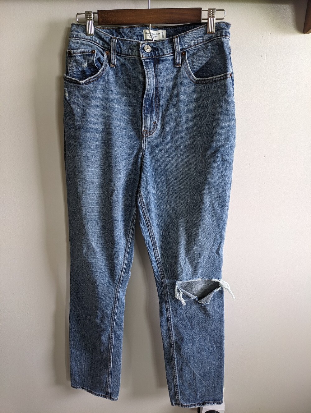 Abercrombie & Fitch The 90s slim straight Ultra high rise size 30/10L Distressed